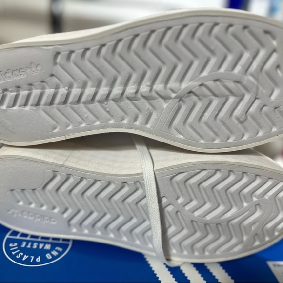 STAN SMITH BONEGA SHOES 9 fits 8.5 imo runs small - Picture 2 of 4